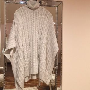 Bat sleeve knit cape